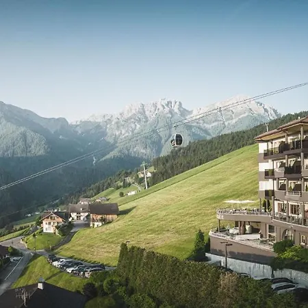 Отель Kronplatz-resort Kristall